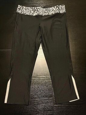 Black Athletic Cropped Leggings